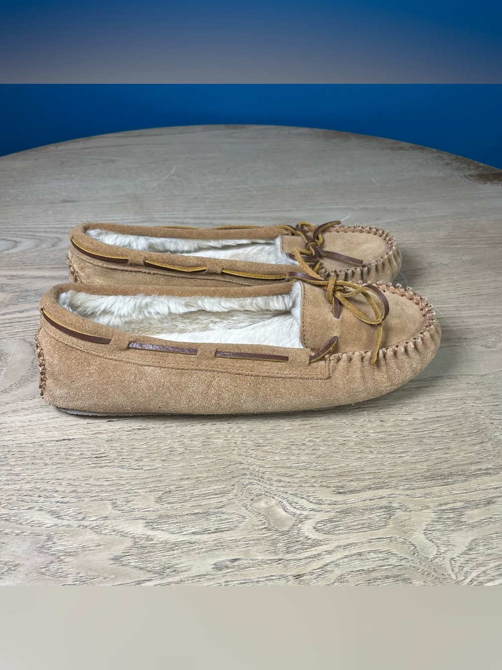 Minnetonka Women’s Cally Suede Moccasin Slippers Faux Fur Tan Cinnamon Size 10 - Picture 2 of 8